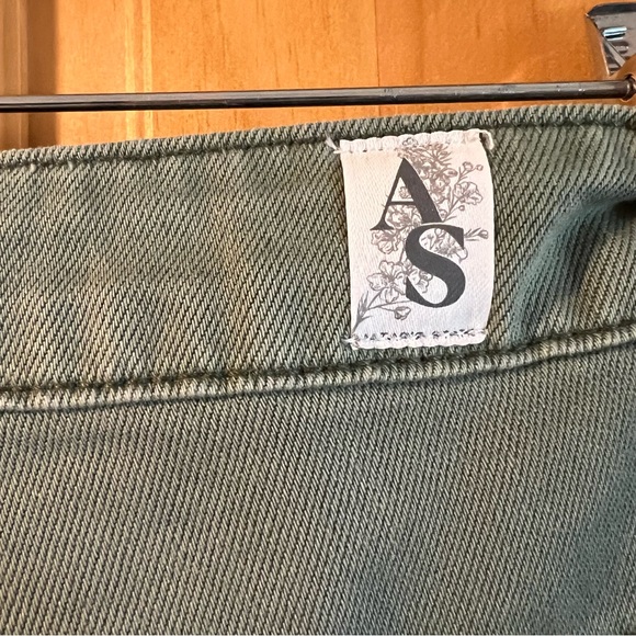 NWT Altar'd State Aubrielle Cropped Olive Green Distressed Jeans Sz 30 - Picture 8 of 9